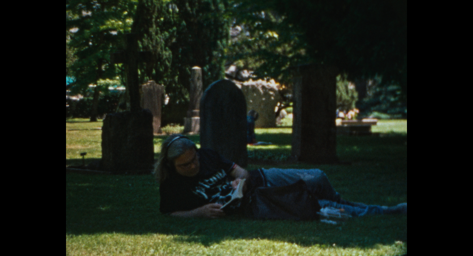 Midi dans le cimetière – Essai documentaire de Benjamin Poumey / Noon in the Cemetery – Short film by Benjamin Poumey